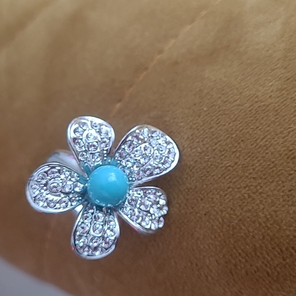 Flower Ring Size 9 - Picture 6 of 7